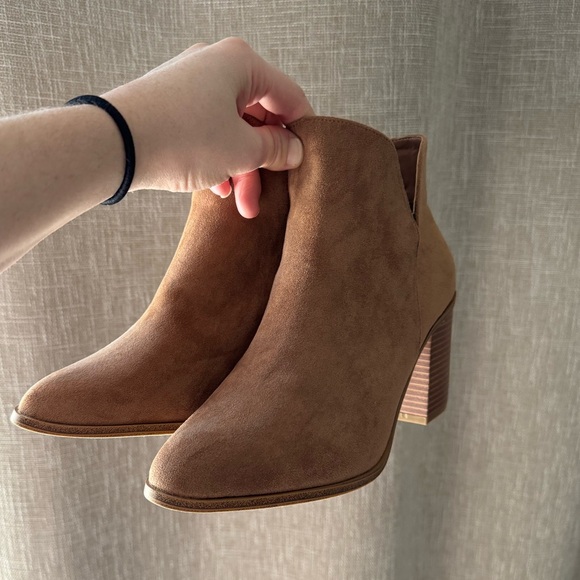 Lulus Tan Suede Booties- new without tags - Picture 9 of 9